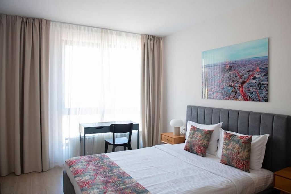 New York: A Spacious Modern Apartment With Parking โซเฟีย ภายนอก รูปภาพ