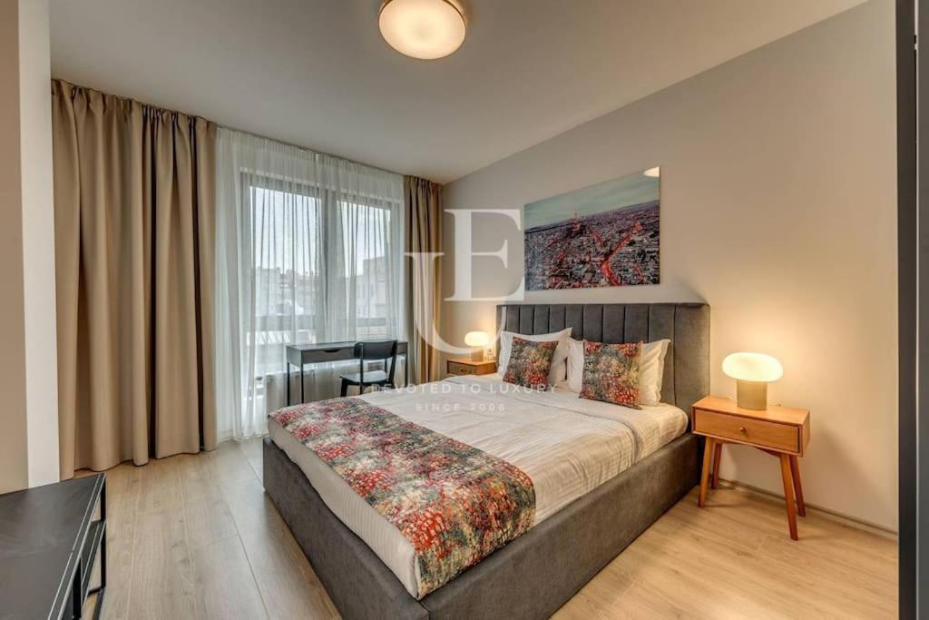 New York: A Spacious Modern Apartment With Parking โซเฟีย ภายนอก รูปภาพ