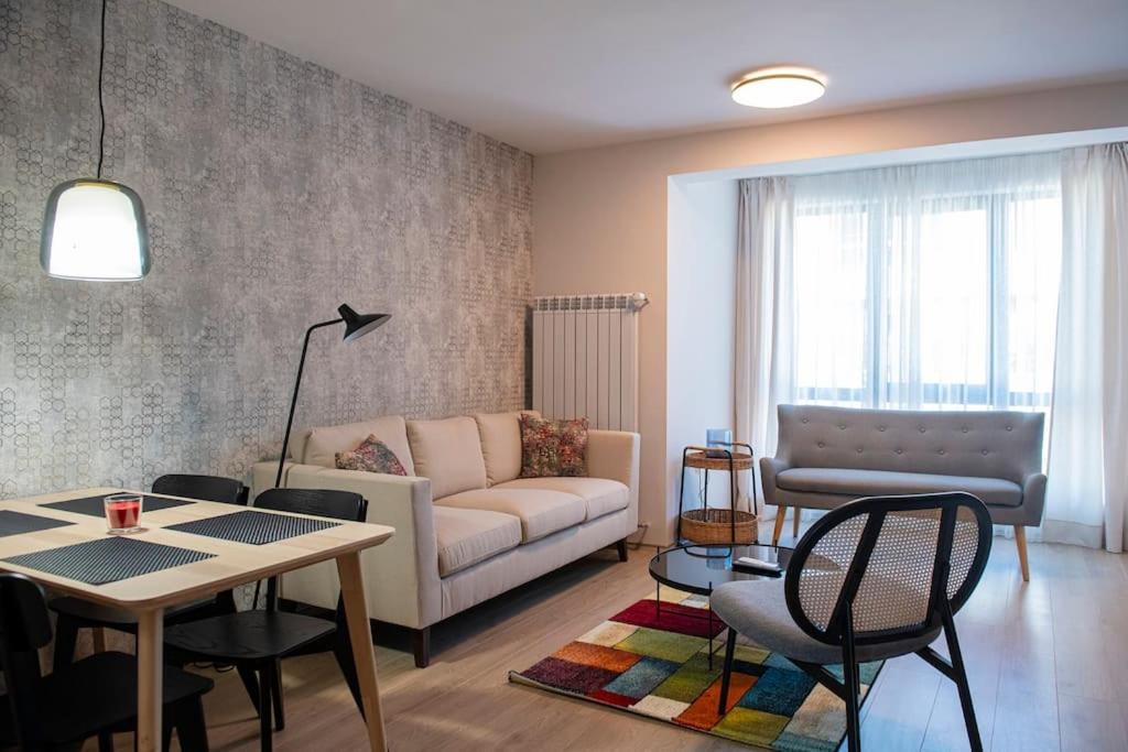 New York: A Spacious Modern Apartment With Parking โซเฟีย ภายนอก รูปภาพ