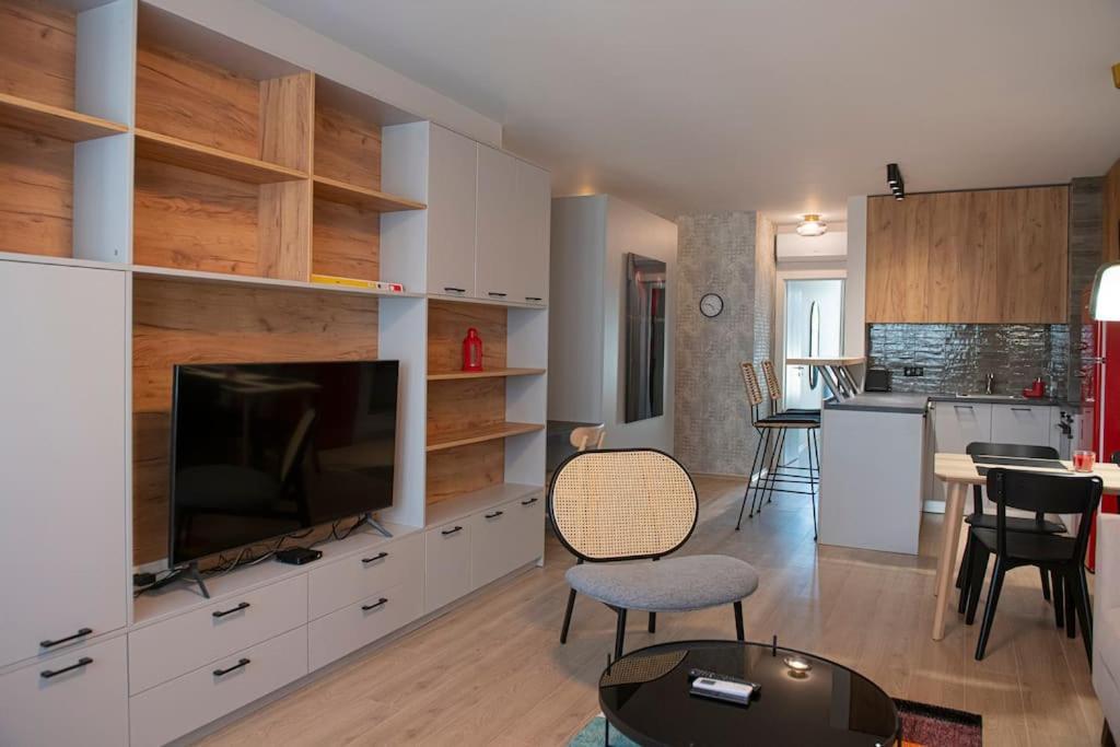 New York: A Spacious Modern Apartment With Parking โซเฟีย ภายนอก รูปภาพ