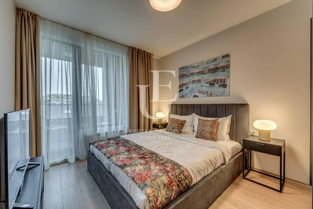 New York: A Spacious Modern Apartment With Parking โซเฟีย ภายนอก รูปภาพ