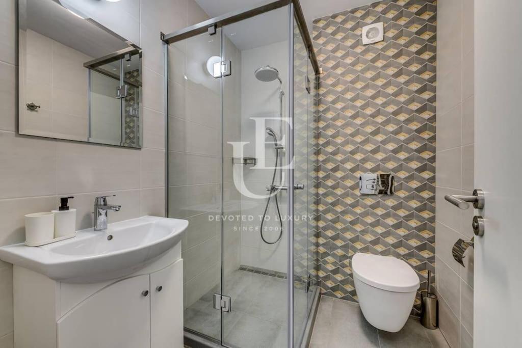 New York: A Spacious Modern Apartment With Parking โซเฟีย ภายนอก รูปภาพ